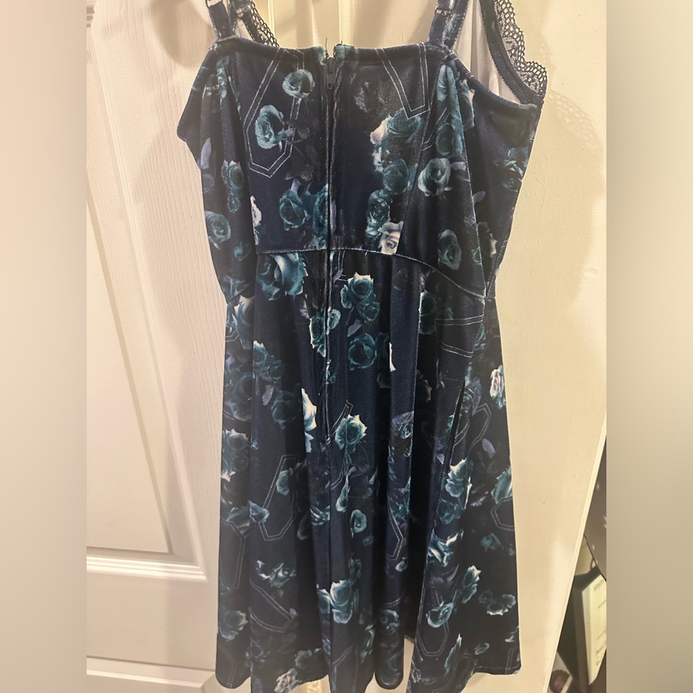 Dress - Picture 2 of 4